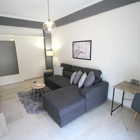Newly Renovated Central 2 Bedroom Apartment In Kozani Extérieur photo