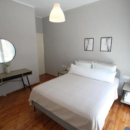 Newly Renovated Central 2 Bedroom Apartment In Kozani Extérieur photo