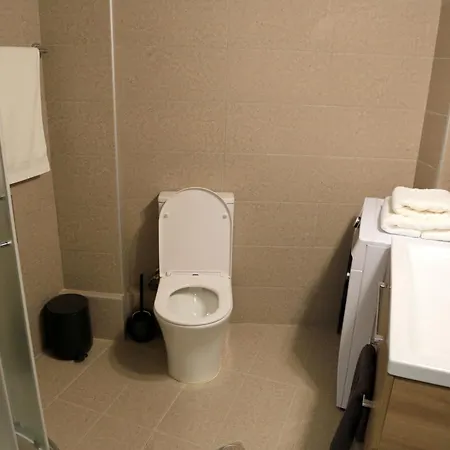Newly Renovated Central 2 Bedroom Apartment In Kozani Extérieur photo