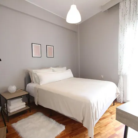 Newly Renovated Central 2 Bedroom Apartment In Kozani Extérieur photo