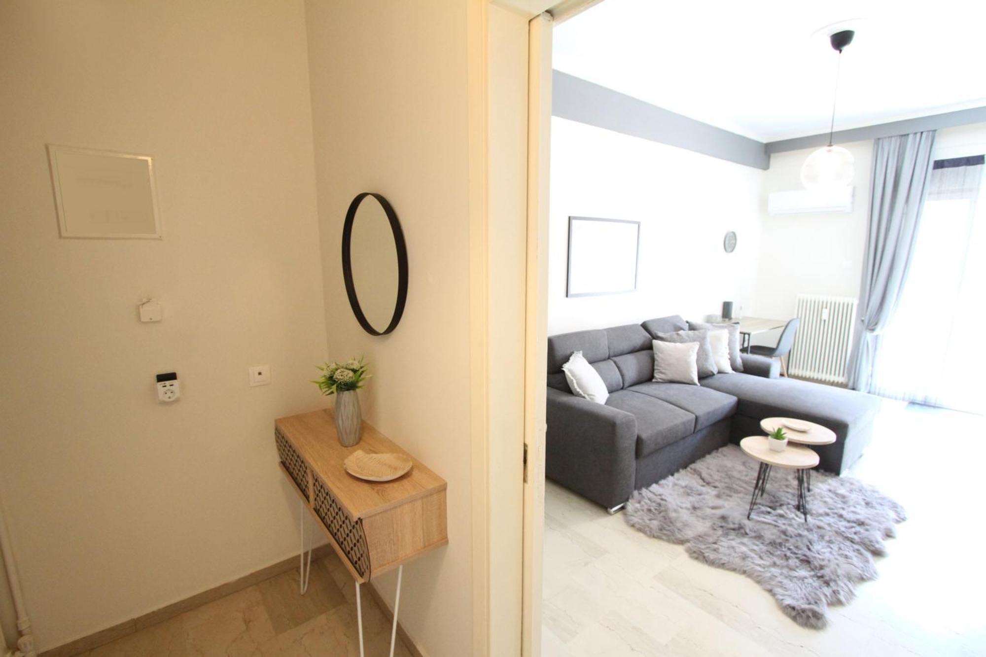 Newly Renovated 2 Bedroom In Appartement *