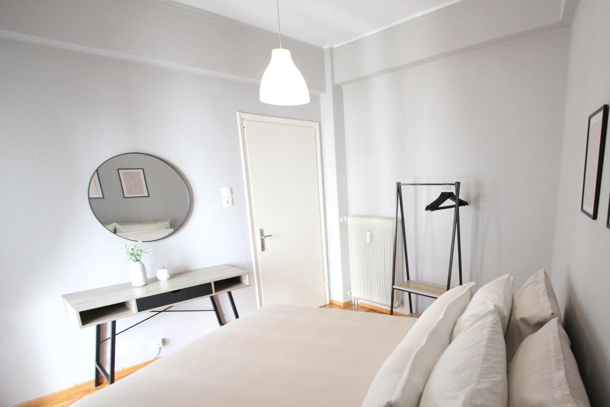 Appartement Newly Renovated 2 Bedroom In *